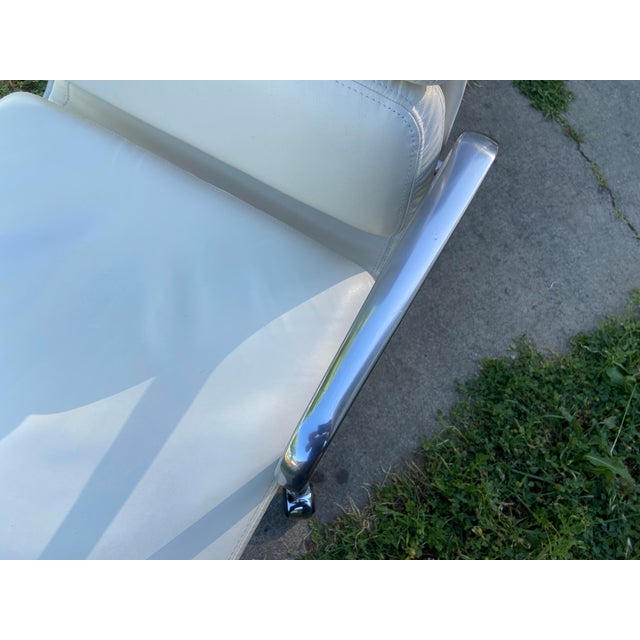 Mid-Century Modern Authentic Eames Soft Pad Chair - Executive by Herman Miller White Leather For Sale - Image 3 of 12