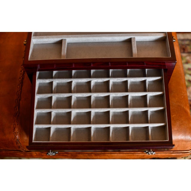 American VTG Burled Mahogany Laquered Wood 3-Compartment Velvet Lined Jewelry Box For Sale - Image 3 of 13