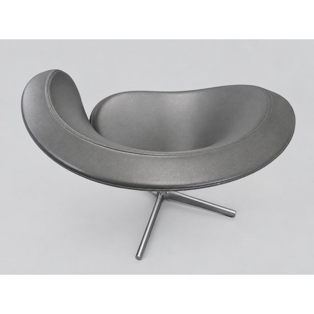Offered is an original VARIER Peel Club lounge chair from around 2008, upholstered in light gray faux leather. The VARIER...