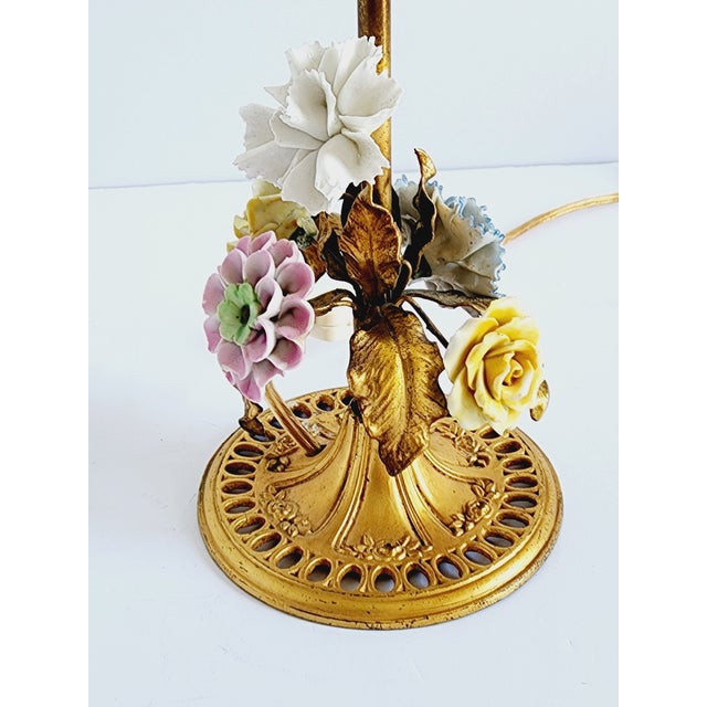 Antique French Gilt Metal Dresser Lamp With Porcelain Flowers. For Sale In New York - Image 6 of 10