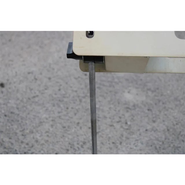 Vintage Spider Table Lamp in White from Oluce, 1960 For Sale - Image 6 of 9