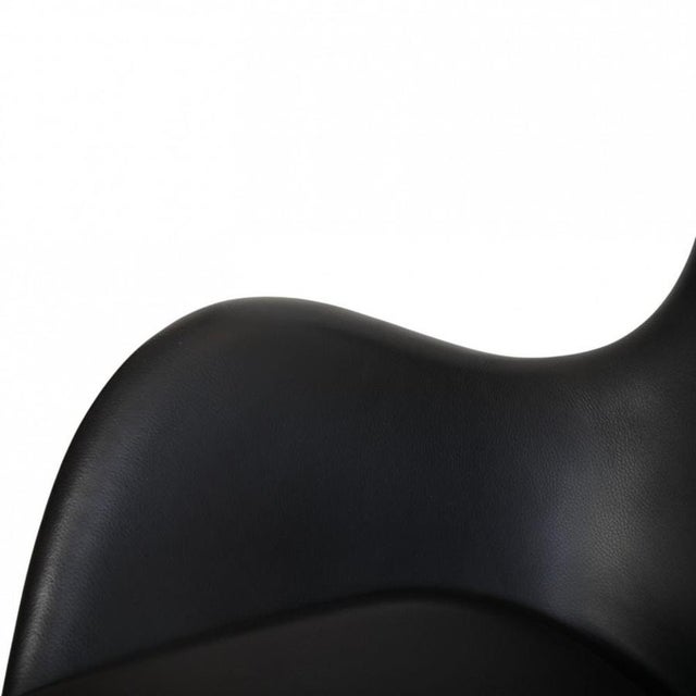 Egg Chair in Black Aura Leather by Arne Jacobsen, 2016 For Sale - Image 6 of 18