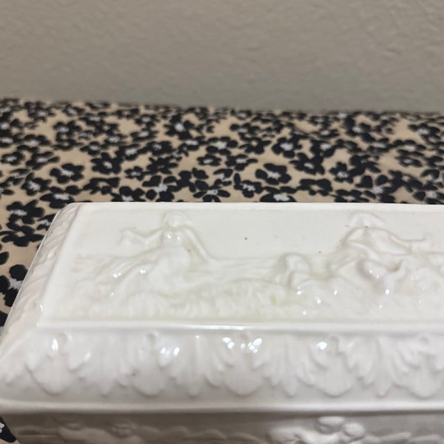 Vintage Mid-Century Modern Italian Neo-Classical Relief Ceramic Trinket Box For Sale - Image 4 of 10