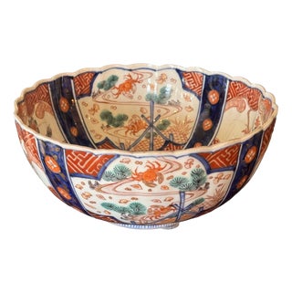 Hand-Painted Imari Porcelain Bowl with an Scalloped Rim, 1890s For Sale