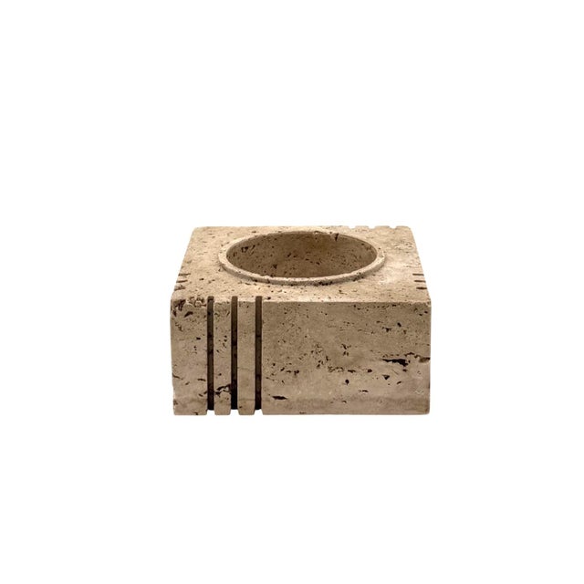 Travertine cubic vide poche / ashtray Manufactured by CN Cerri Nestore, Italy, 1970s. H 7,5 cm - 16 × 16 cm Conditions:...