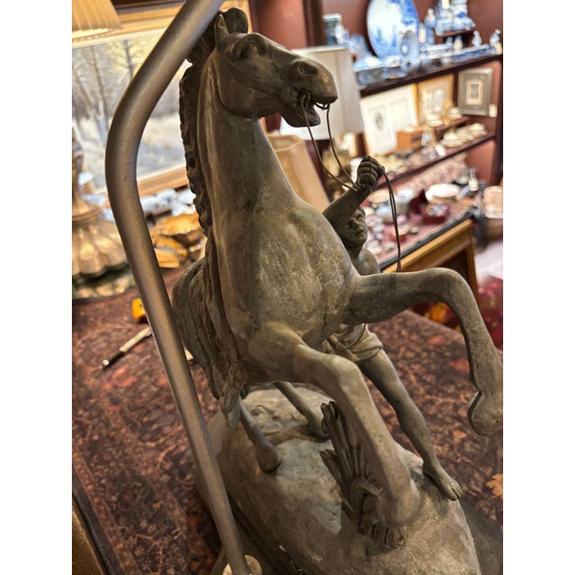 1910s Antique Victorian Spelter Marly Horse & Groom Statue Lamp – After Guillaume Coustou, Late 19th Century Gsj For Sale - Image 5 of 8