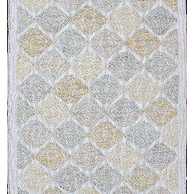 Keivan Woven Arts All-Over Diamond Scandinavian Rug in Hi-Low 3' X 5' For Sale In Atlanta - Image 6 of 10