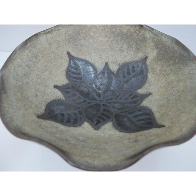 Jane Woodside Leaf Center Scallop Rim Organic Green & Blue Studio Pottery Bowl For Sale In Portland, OR - Image 6 of 9
