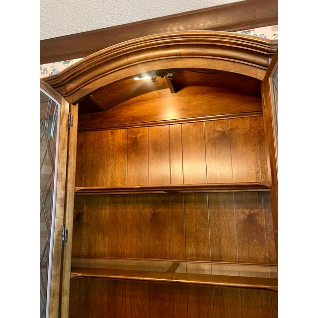 Ethan Allen Ethan Allen China Cabinet Vintage Georgian For Sale - Image 4 of 9