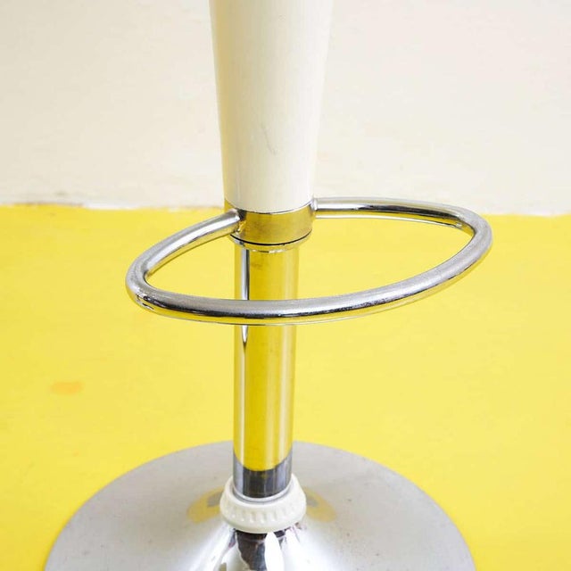 White Stools, 1970s, Set of 2 For Sale - Image 6 of 10