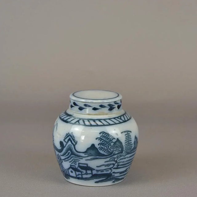 Ceramic 19th Century Chinese Porcelain Ginger Jar with Cobalt-Coloured Lid For Sale - Image 7 of 8