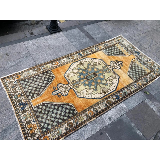 1960s Turkish Vintage Oushak Floor Rug - 3′11″ × 8′1″ For Sale - Image 5 of 12