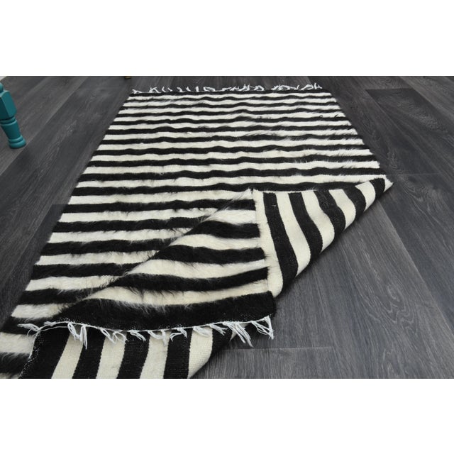 1970s Turkish Hand-Knotted Wool Cotton Beige Kilim Area Rug For Sale - Image 9 of 11