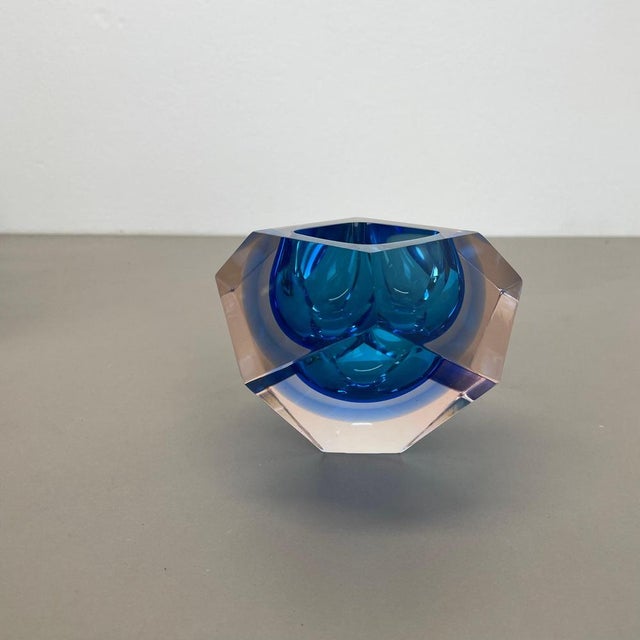Murano Glass Faceted Diamond Sommerso Bowl from Flavio Poli, Italy, 1970s For Sale - Image 6 of 18
