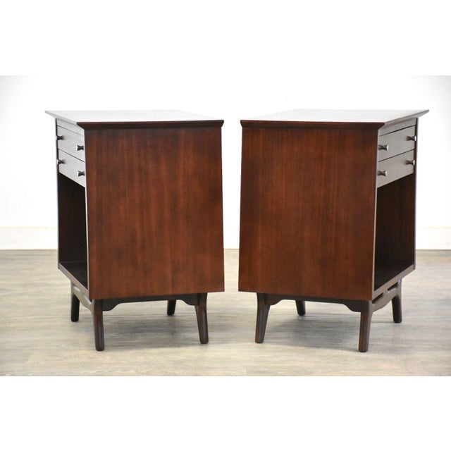 Mid-Century Modern Refinished Mahogany Nightstands by Rway - a Pair For Sale - Image 3 of 10