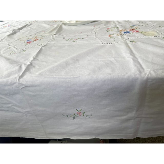 Pink Vintage Handmade Tablecloth & 9 Napkins Set – Embroidered Floral, Crocheted Edges, Cutwork For Sale - Image 8 of 10