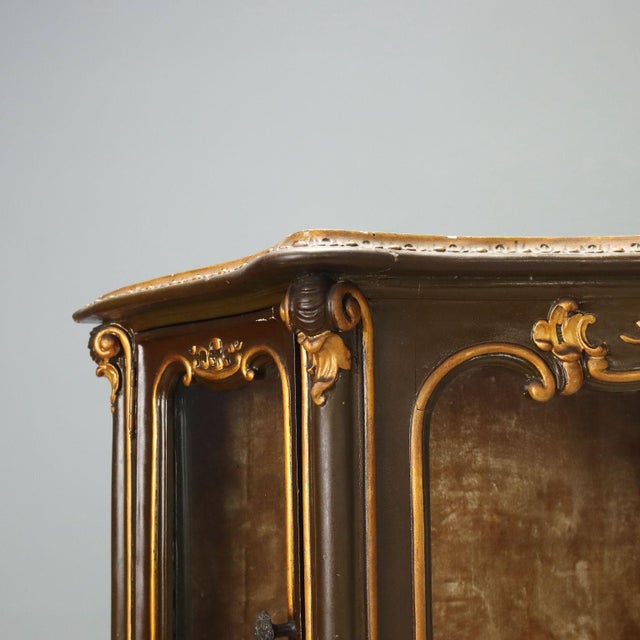 Barocchetto Style Showcase in Carved and Lacquered Wood For Sale - Image 5 of 12