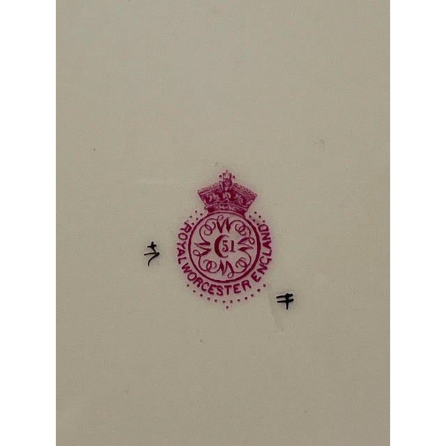 1910s Set of 10 Circa 1915 Royal Worcester Porcelain Dinner Plates Gold Rim 10 1/2" For Sale - Image 5 of 8