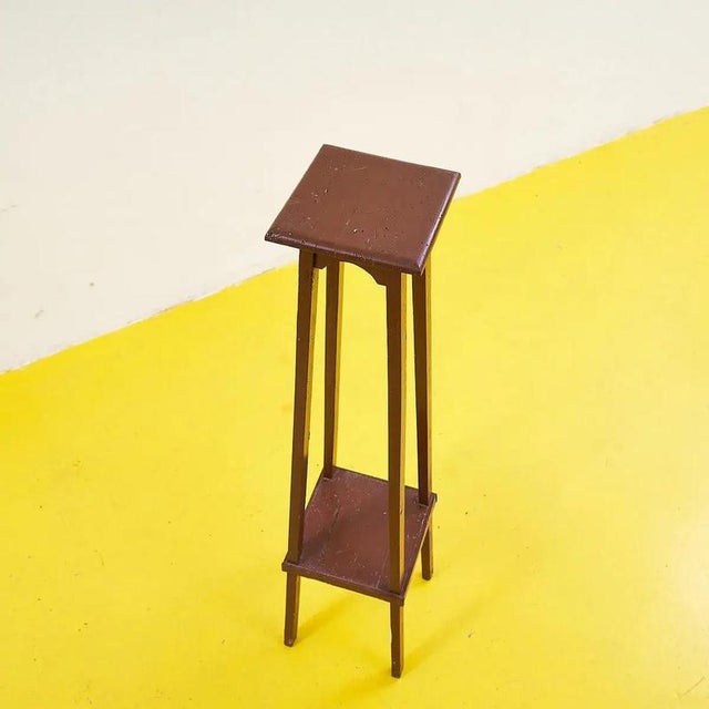 Discover the timeless charm of this elegant plant stand, a unique piece of vintage design. Featuring a slender, geometric...