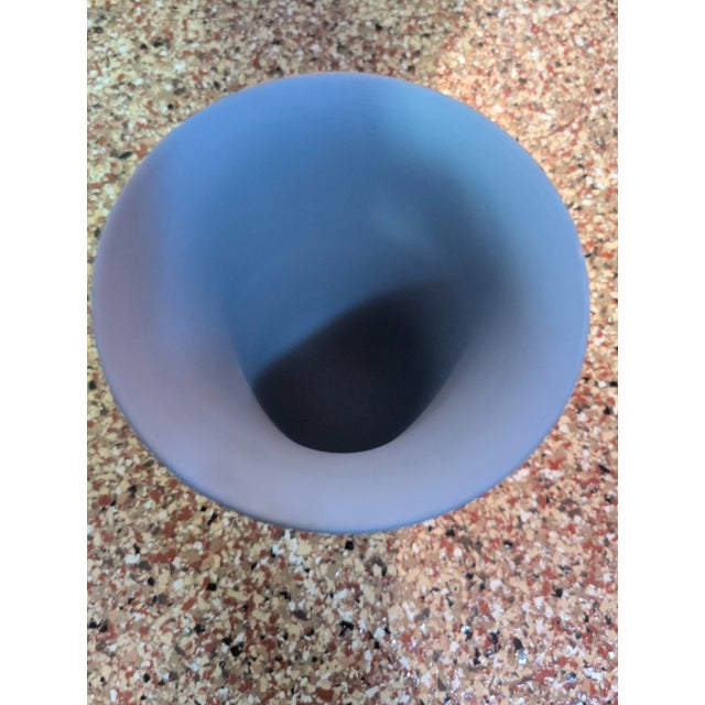 1990s Vintage Wedgewood Pottery Stoneware Blue Jasperware Footed Vase For Sale - Image 5 of 7