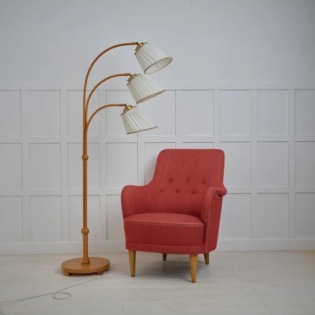 Carl Malmsten Samsas armchair for O.H. Sjögren from the mid 20th century. The chair is a Swedish modern classic and the...