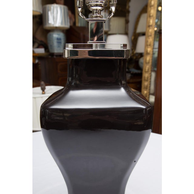 This is a very stylish contemporary pair of black glazed lamps with Lucite cap and base with canted corners, 21st century.