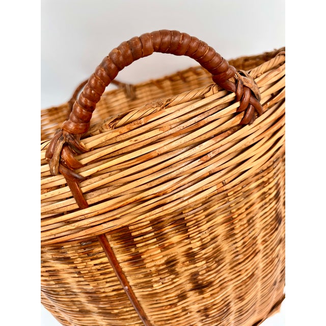 Vintage Handwoven Chinese Split Reed Tortiseshell Bamboo and Rattan Large Gathering Basket For Sale - Image 4 of 14