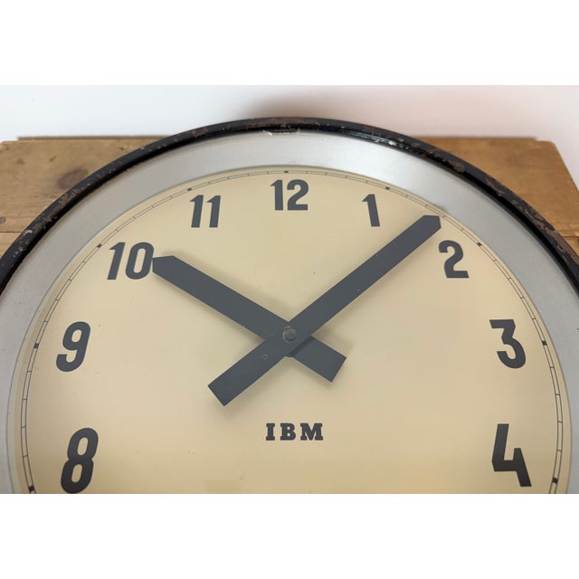 Industrial Black Factory Wall Clock from IBM, 1950s For Sale - Image 11 of 18