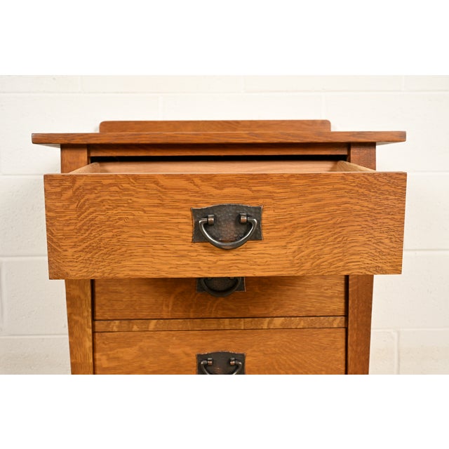 Stickley Mission Oak Arts & Crafts Nightstand or Bachelor Chest For Sale In South Bend - Image 6 of 16