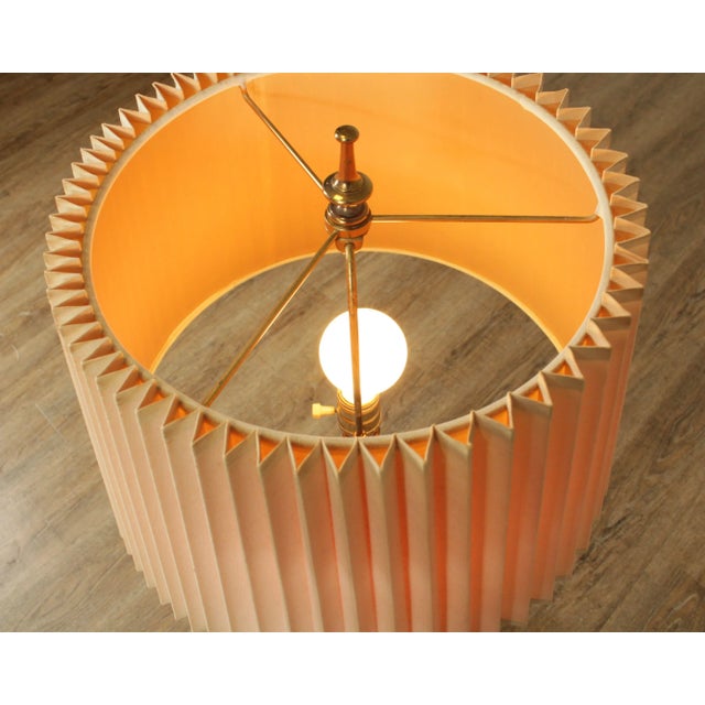 Stiffel Tony Paul Style Mid Century Modern Walnut, Brass Table Lamp For Sale - Image 9 of 13