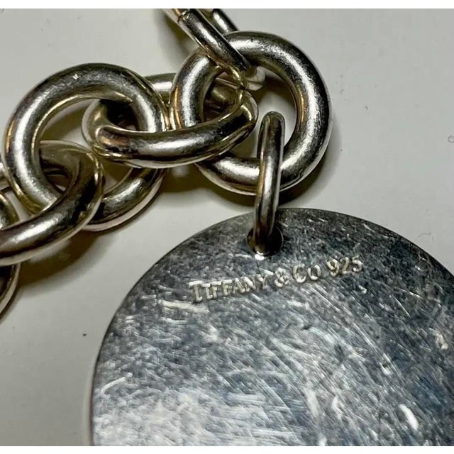 Vintage 1990s Tiffany & Co. Sterling Silver Engravable Round Tag Bracelet – 36.21g For Sale In New York - Image 6 of 8