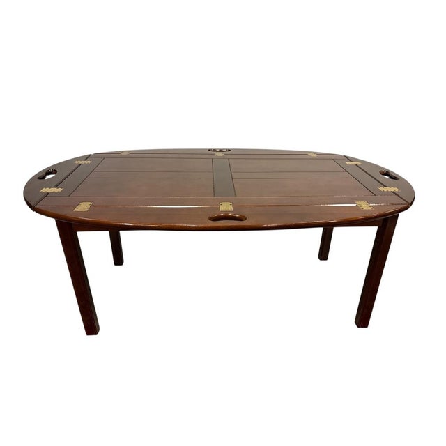 English Butlers Table from 1970s, in mahogany and solid brass. The table top can be used as a tray and is placed on a stand.