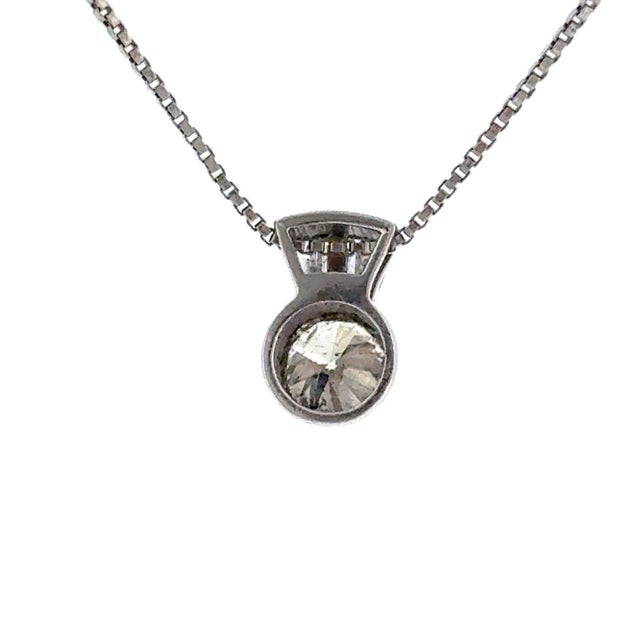 Traditional 14k White Gold 0.92 CTW Bezel-Set Round & Baguette Diamond Pendant Necklace For Sale - Image 3 of 5