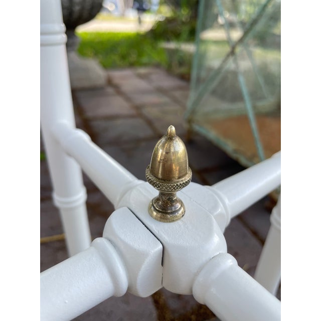 1950s Hollywood Regency Style White Pedestal Side Table With Brass Tray Top For Sale In Miami - Image 6 of 7