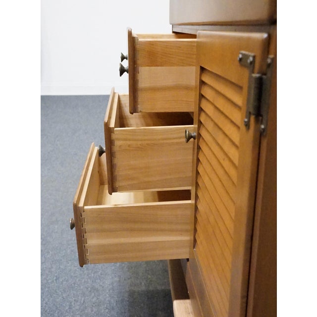 Brown Ethan Allen / Baumritter Heirloom Nutmeg Maple Colonial Early American 36" Dry Sink Server W. Shutter Door Cabinet For Sale - Image 8 of 15