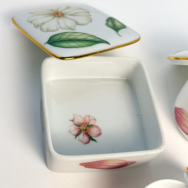 Tiffany and Co. Set of 3 Tiffany & Co. Tiffany Flowers Limoges Porcelain Trinket Boxes, 1997 For Sale - Image 4 of 11