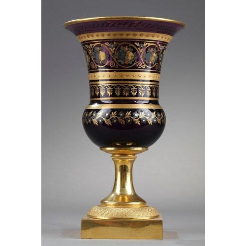 Opaline Medicis Vase in the style of La Fontaine, 1820 For Sale - Image 6 of 17