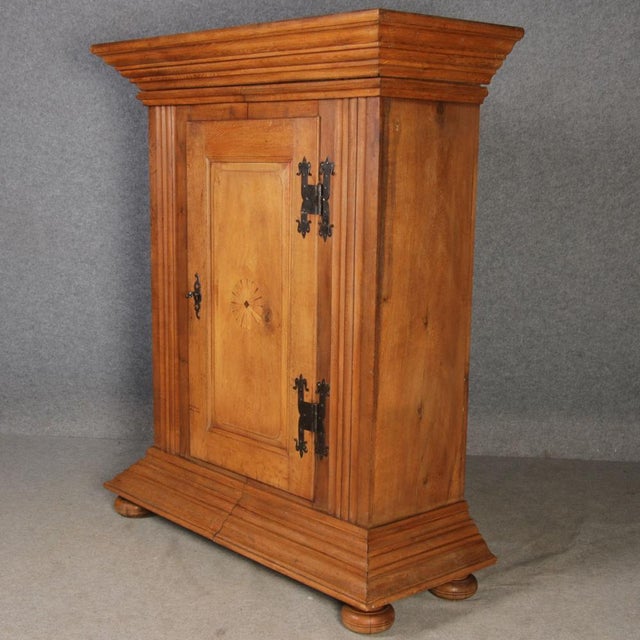 Antique Frankfurt Half-Wave Cabinet in Oak, 1780 For Sale - Image 9 of 18