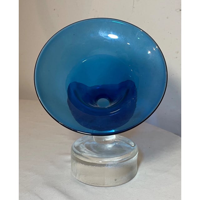 Vintage 1969 Unique Hand Blown Gest Art Studio Blue Glass Sculpture Vase Trumpet For Sale - Image 13 of 14