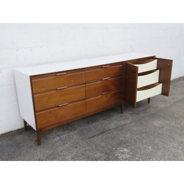 American of Martinsville Mid Century Long Dresser Sideboard Bathroom Vanity 6297 For Sale - Image 17 of 18