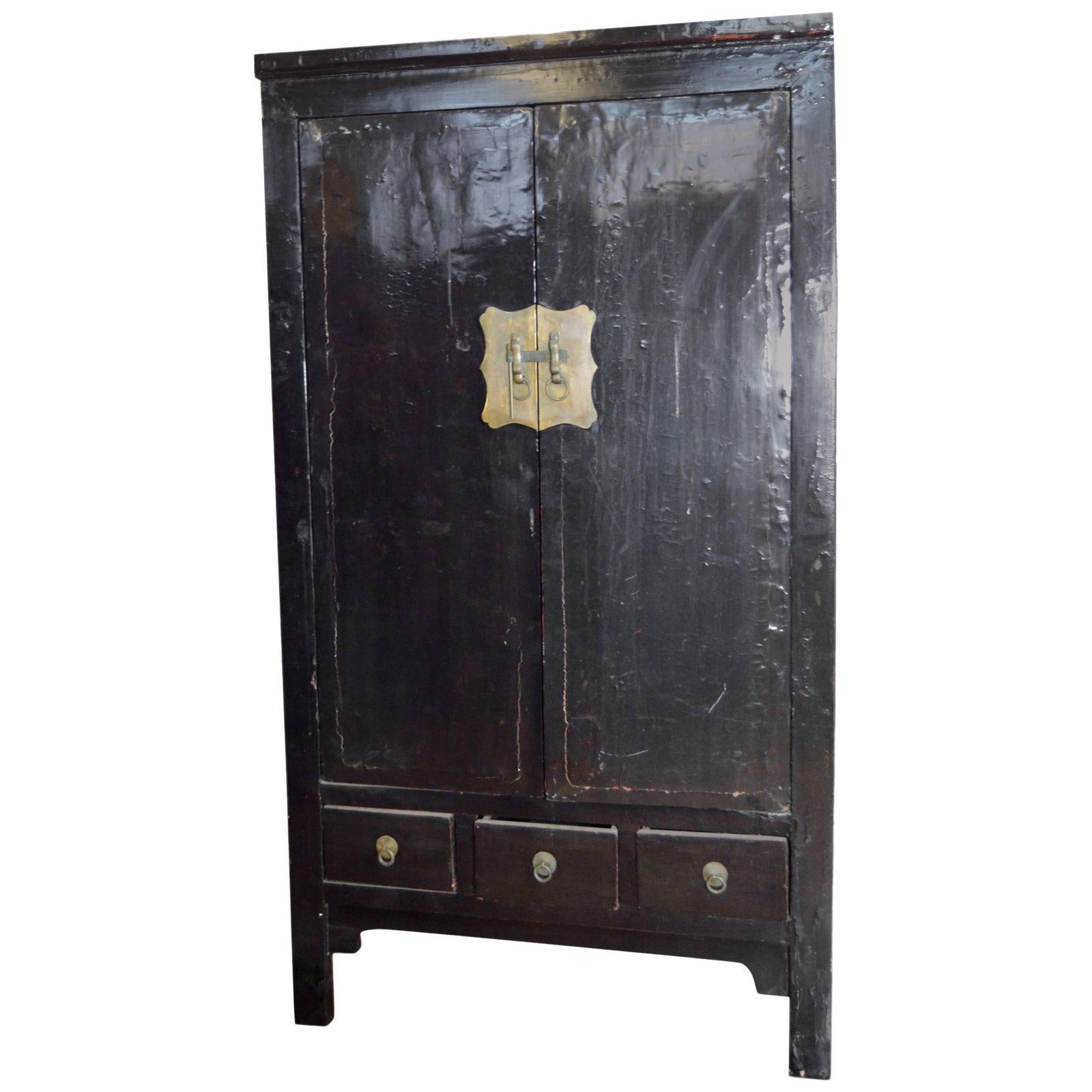 Early 19th Century Chinese Black Lacquered Wardrobe With Drawers