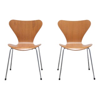 Series 7 Chairs in Oak by Arne Jacobsen for Fritz Hansen, 1955, Set of 2 For Sale