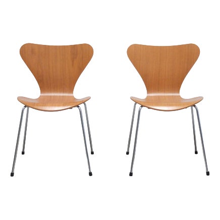 Series 7 Chairs in Oak by Arne Jacobsen for Fritz Hansen, 1955, Set of 2 For Sale