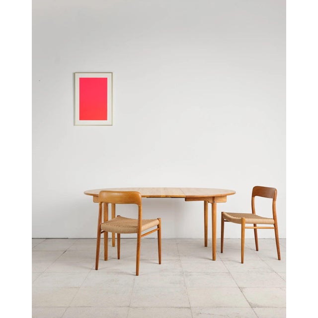 Tan Round Extendable Dining Table in Oak by Hans J. Wegner, Denmark, 1970s For Sale - Image 8 of 18