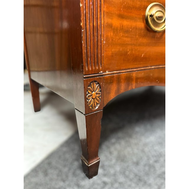 Brown 1950s Kindel Grand Rapids Antique Mahogany Cliveden Serpentine 3-Drawer Chest For Sale - Image 8 of 12