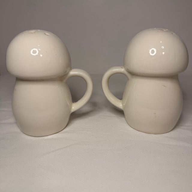Vintage 1970s Roses Mushroom Handles Salt Pepper Shakers Cottage Grannycore Retro - a Pair For Sale - Image 11 of 11