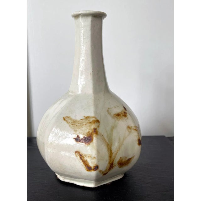 Mid 19th Century Korean Joseon Dynasty Ceramic Faceted Wine Bottle For Sale - Image 11 of 13