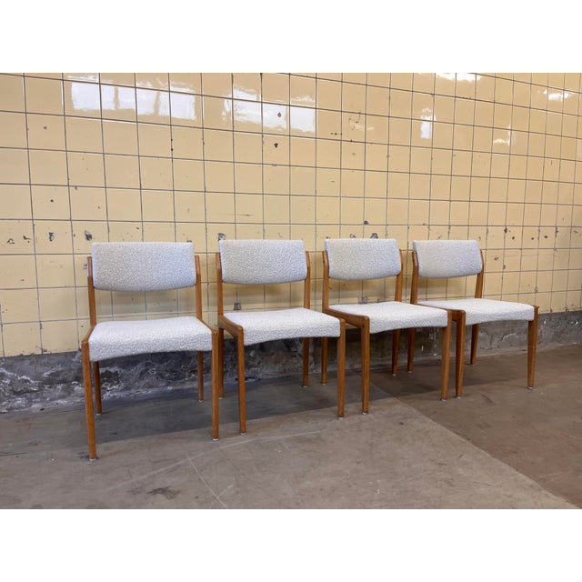 This beautiful set of four vintage dining chairs by Bramin Møbler combines timeless Danish design with warm oak frames and...