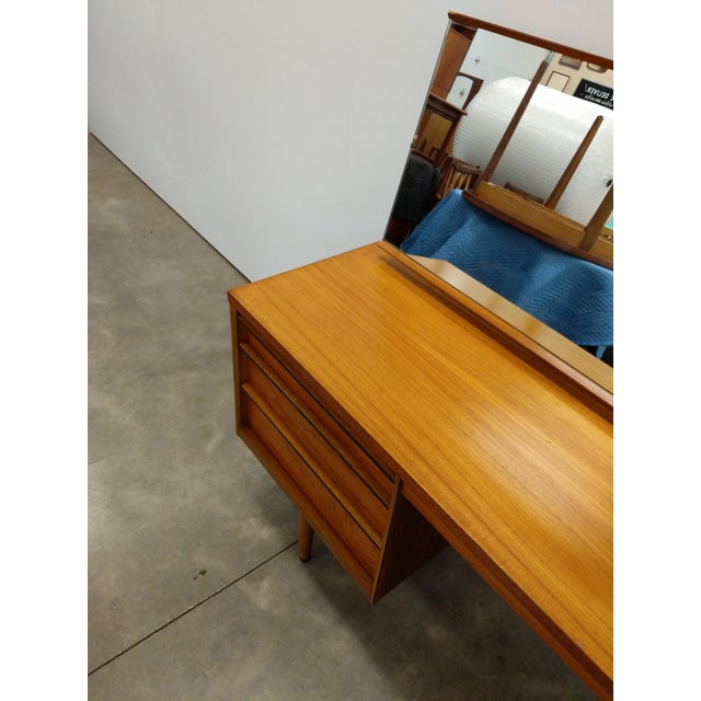 Vintage Mid Century Modern Teak Dressing Table / Desk With Mirror by Austinsuite For Sale In New York - Image 6 of 8