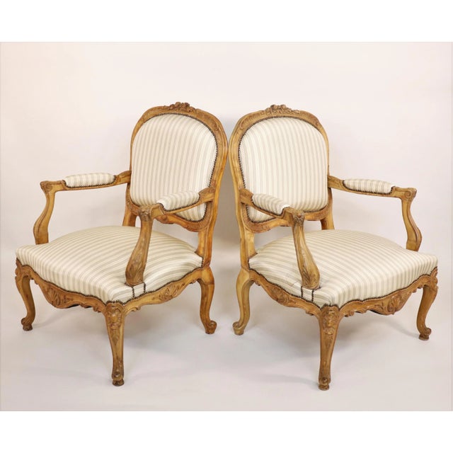French Pair of Circa 1900 Louis XV Style Beech Fauteuil Armchairs For Sale - Image 3 of 13